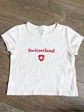 Brandy Melville Switzerland Graphic Print Short Sleeve Tee in Off White & Red